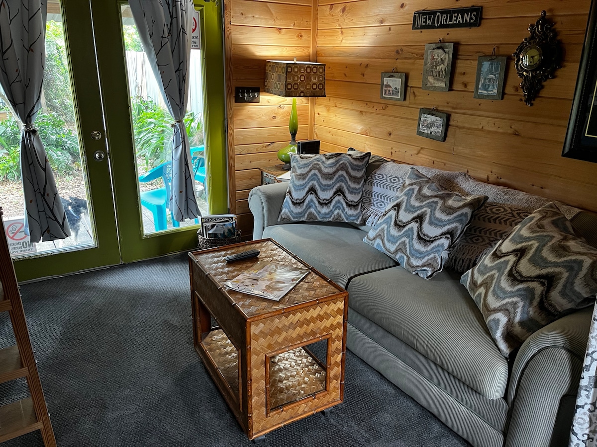 Queen size fold out downstairs; linens provided