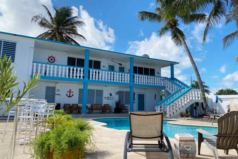 Oceanfront & Pool Paradise Guesthouse