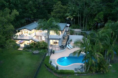 Villa Nessa - Fri Check in 10am Sun check out 6pm
