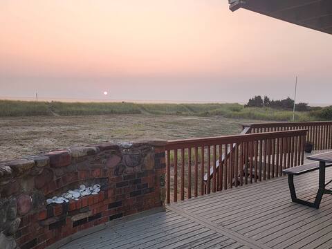 Winter Clamming! Quiet Oceanfront! Wifi/Workspaces