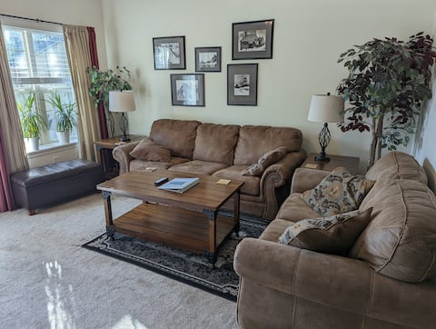 Mt Hood Townhouse. 3 bd end-unit. Hottub & Pool