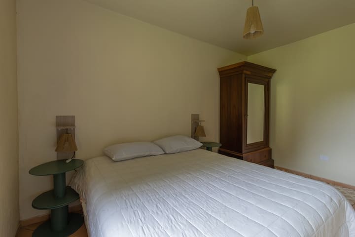 卧室1-标准双人床弹簧床垫（适合额外的床垫）