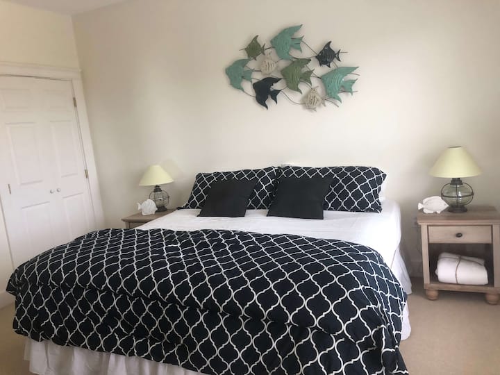 Master Suite 2 TV Dish Network