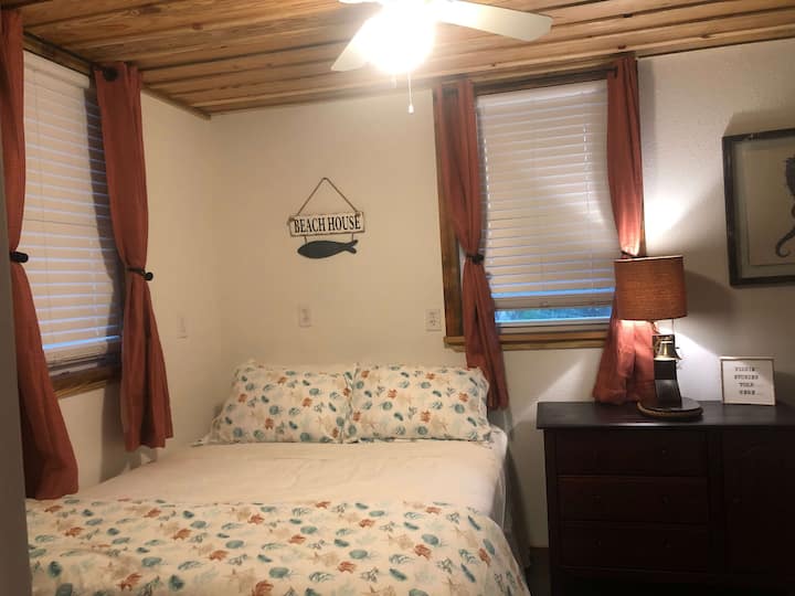 Ефективност с двойно легло queen size, разположено на 2 - ро ниво в дома