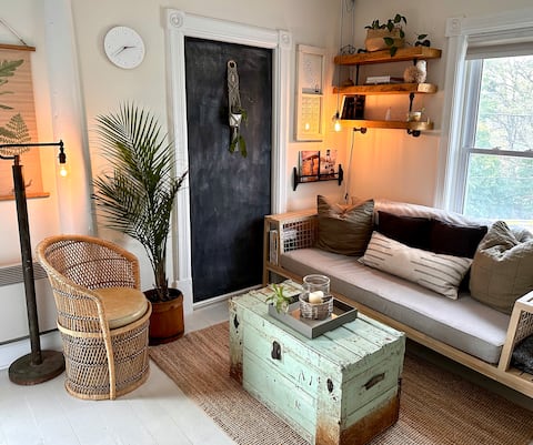 Successful Airbnb property: Modern Apartment – Cozy and Close to Downtown in Peterborough