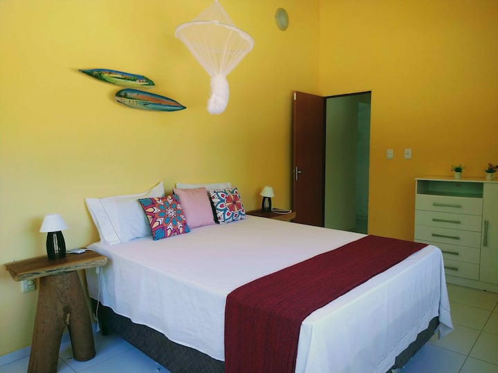 סוויטה עם חדר רחצה פרטי בקומת הקרקע