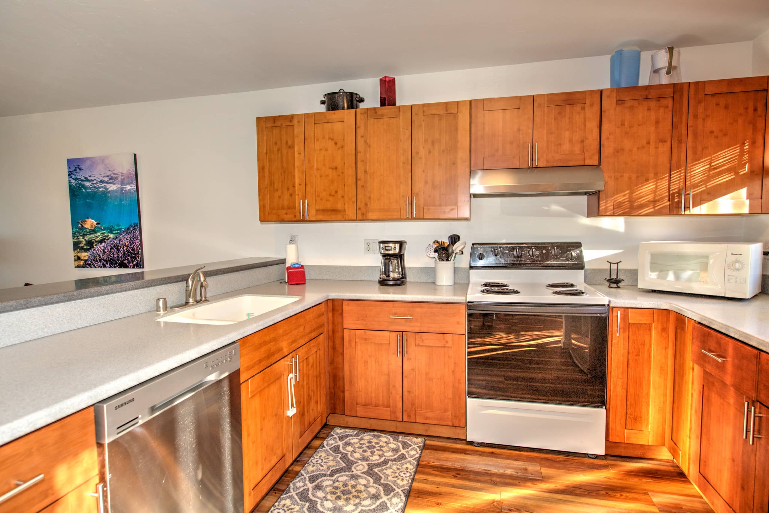 Condo in Kailua-Kona · ★4.86 · 2 bedrooms · 4 beds · 2 private baths - Image 5