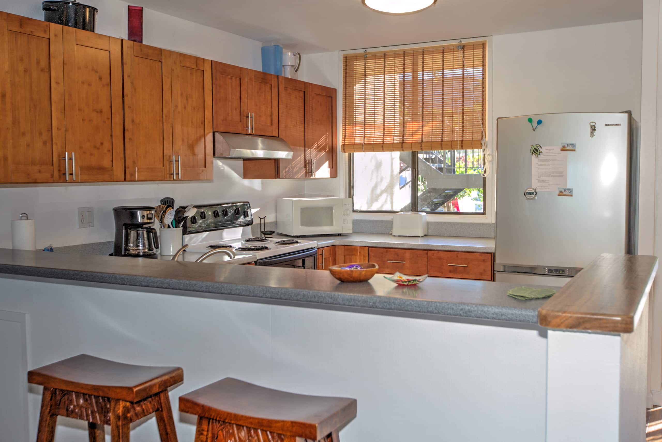 Condo in Kailua-Kona · ★4.86 · 2 bedrooms · 4 beds · 2 private baths - Image 2