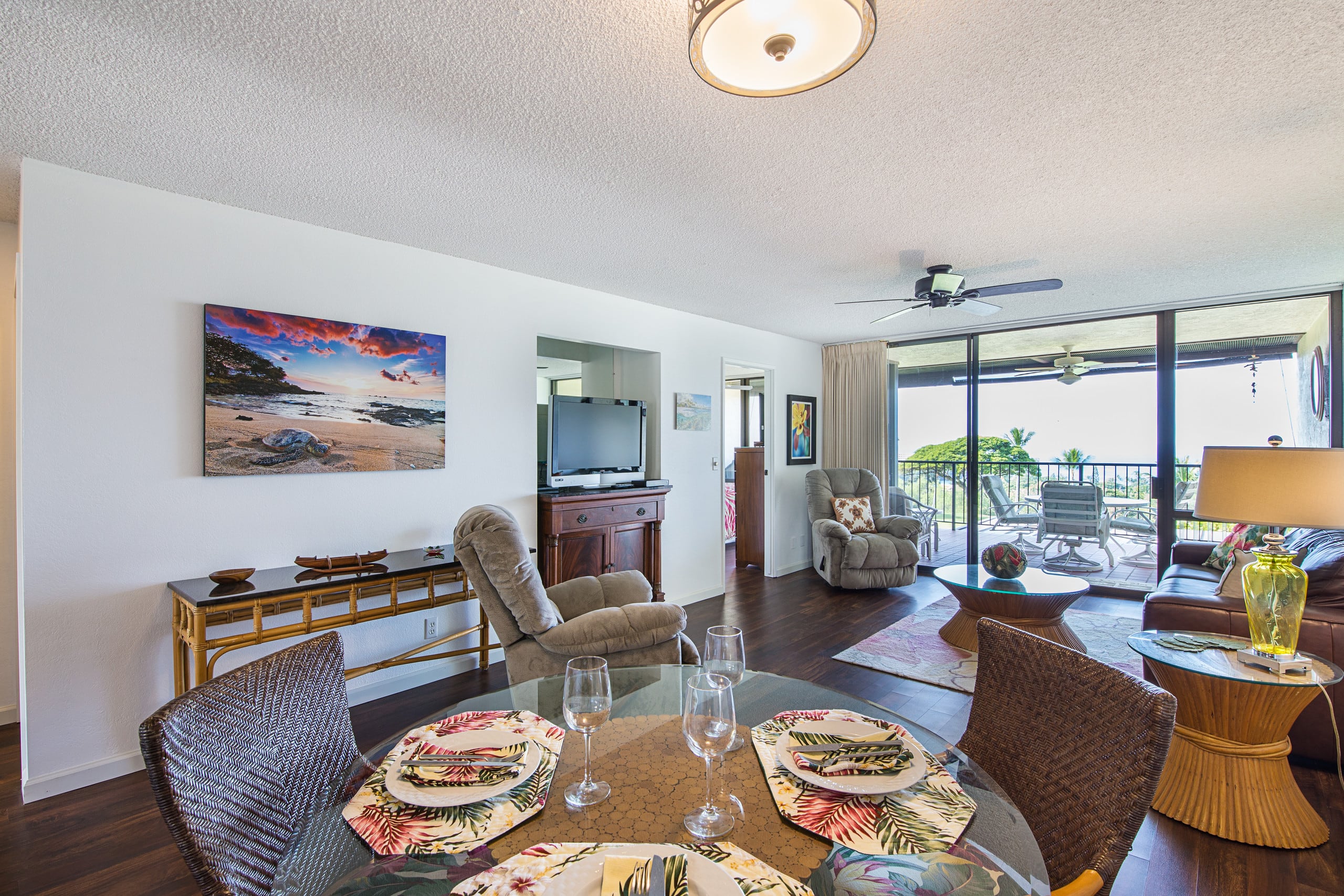 Condo in Kailua-Kona · ★4.86 · 2 bedrooms · 4 beds · 2 private baths - Image 6