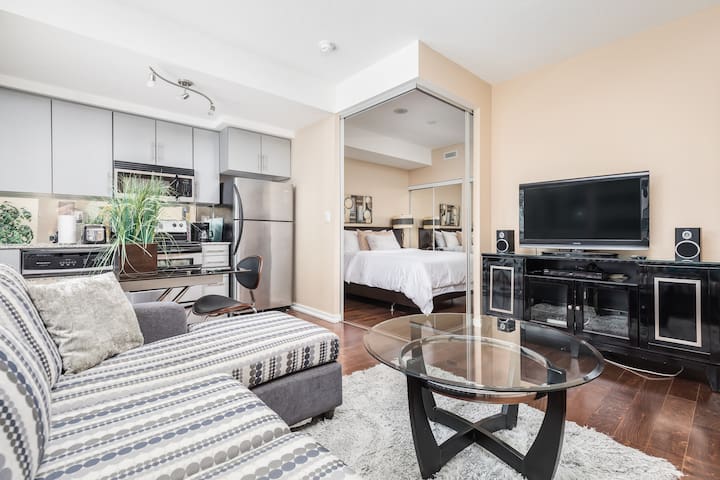 Downtown Luxury Condo by Scotiabank Arena