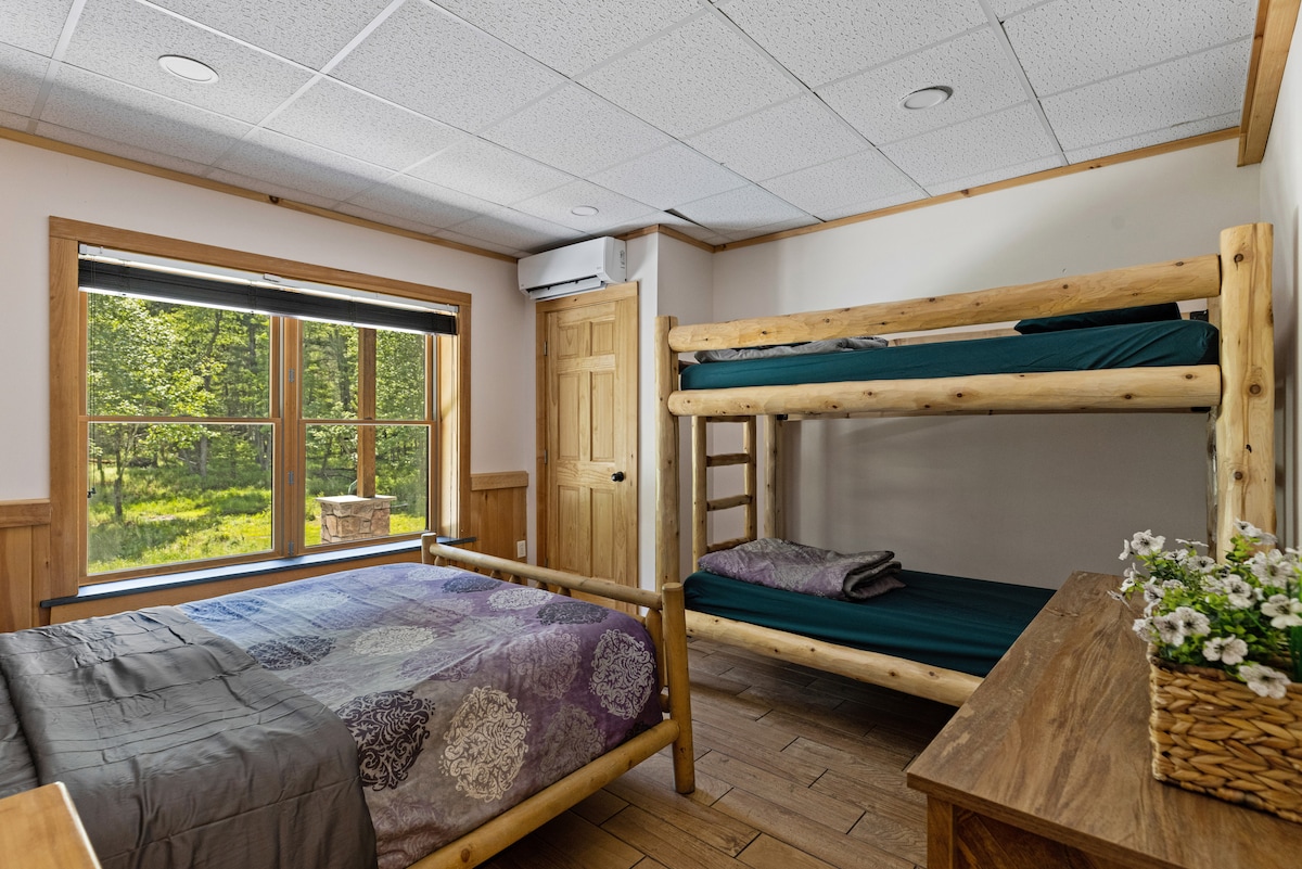 غرفة النوم الثامنة (الطابق السفلي)