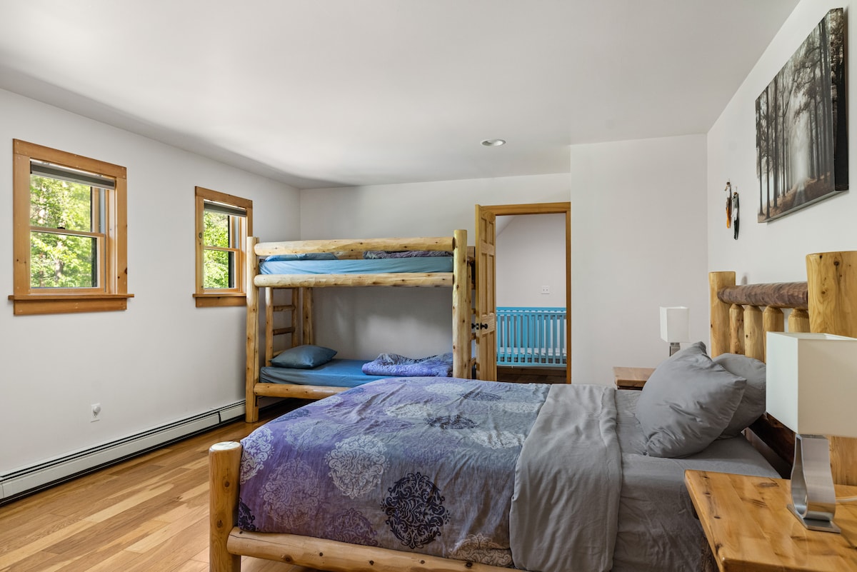 غرفة النوم الرابعة (الطابق العلوي)