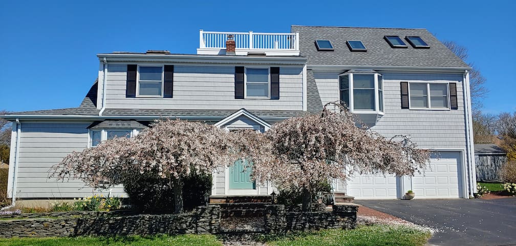 Walk 2 beach, huge deck off new kitchen, roof deck