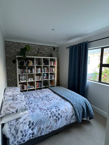 Spacious 100sqm Apartment In Sea Point gallery image 5