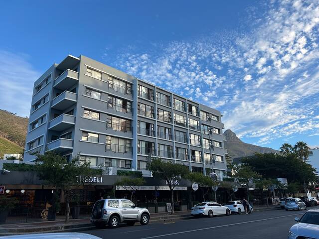 Spacious 100sqm Apartment In Sea Point