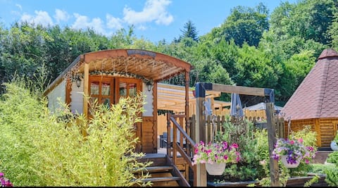 Trailer with private 24-hour Jacuzzi