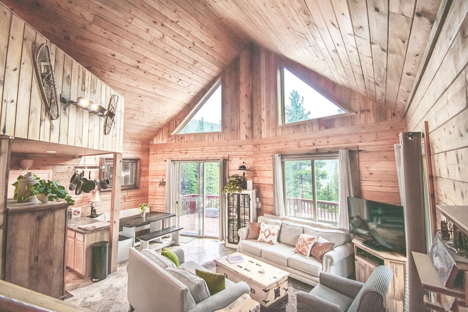 Secluded Creekside Cabin w/ Hot Tub & Gameroom