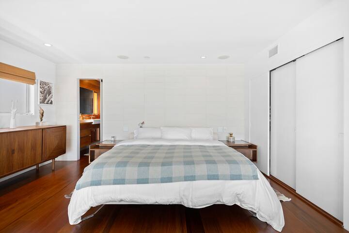 Beachside Condo on Carbon Beach gallery image 5