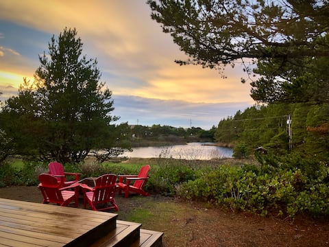Relaxing Coastal View Home Close to Town and Beach