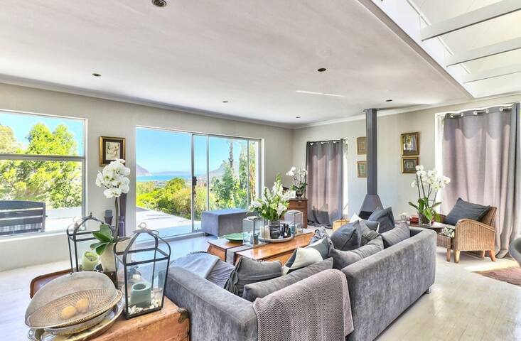 Villa Haus Mo Breathtaking Sea and Mountain views gallery image 4