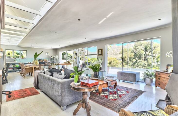 Villa Haus Mo Breathtaking Sea and Mountain views gallery image 5