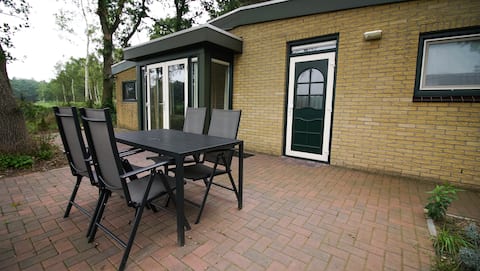 Zonnetje 102 in Zelhem, holiday home in the forest