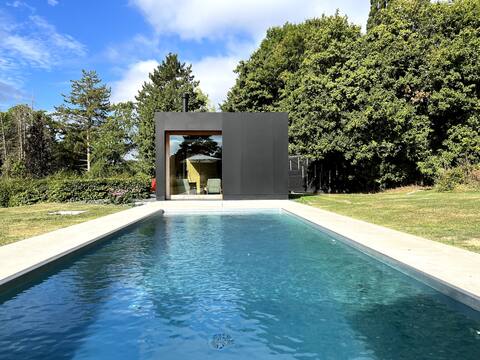 Contemporary retreat in the countryside