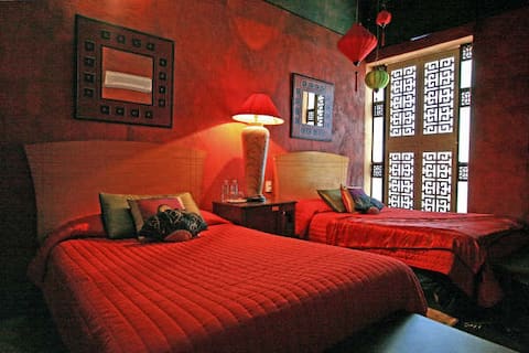 DOUBLE ROOM IN BOUTIQUE HOTEL / Max 04 Per