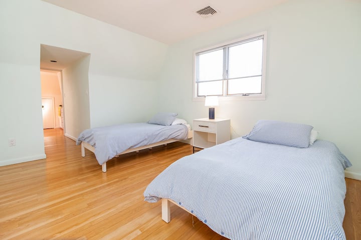 Vista a las habitaciones comunicadas. Habitación doble hasta una gran habitación Queen 