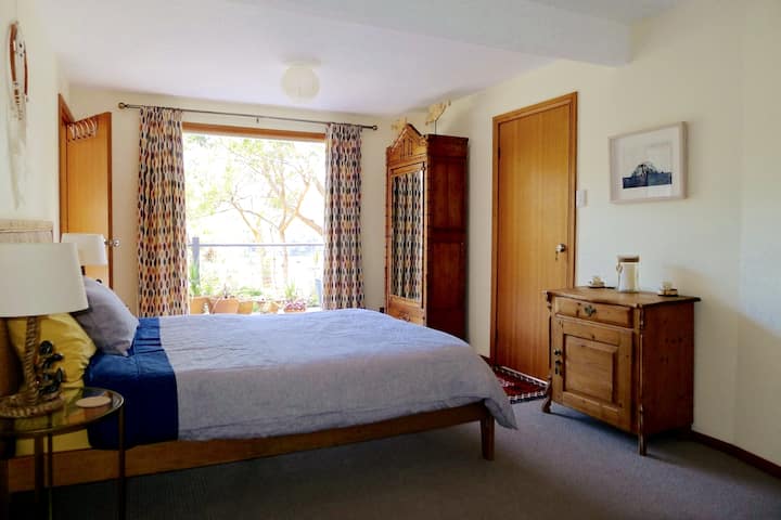 Izba s výhľadom na záliv.