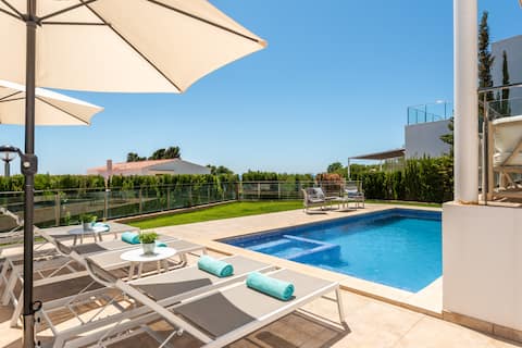 Orquidea, deluxe villa sea views jacuzzi & 2 pools