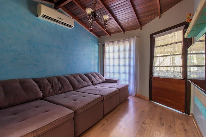Sobrado Com Conforto  Praia De Bombas - Bombinhas