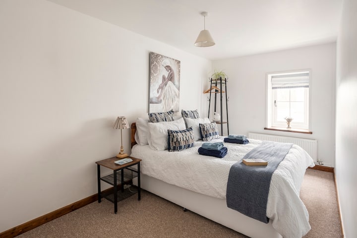 Dormitorio principal. Se puede preparar como una cama tamaño king o dos camas individuales.