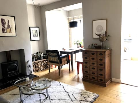 Beautiful, Stylish & Central on Peaceful Street