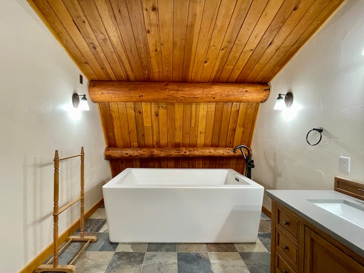 The Eagles Nest Apartments for Rent in Cooper Landing, Alaska, United