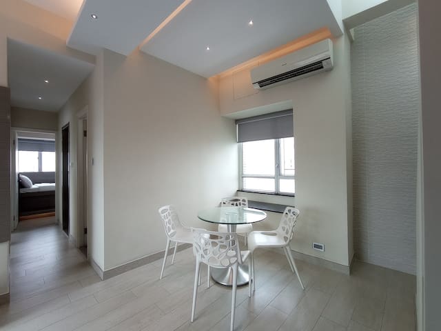 Deluxe 3 bedrooms NO roof top