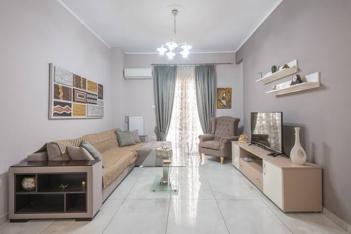 A boutique apartment at Acropolis next to metro gallery image 4