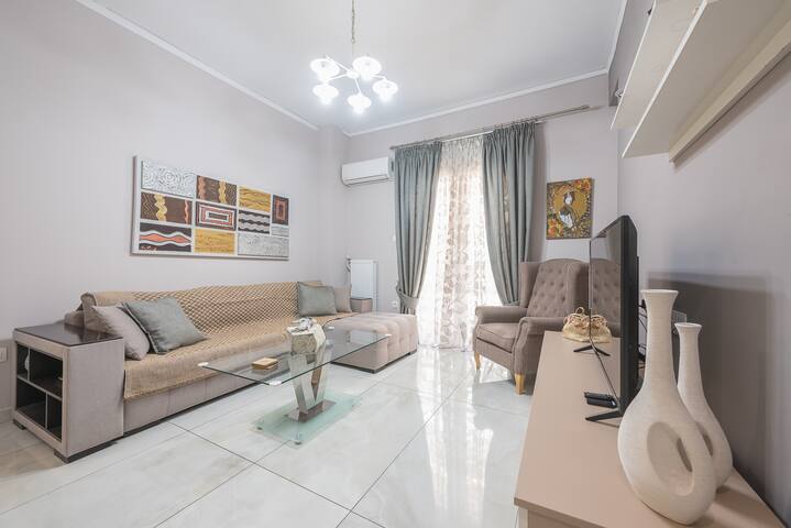 A boutique apartment at Acropolis next to metro gallery image 3