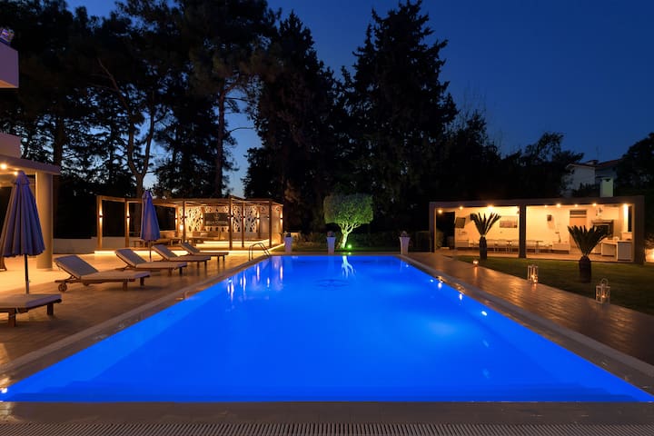 Bella Foresta Villa, 7 Bedroom Luxurious Villa gallery image 5