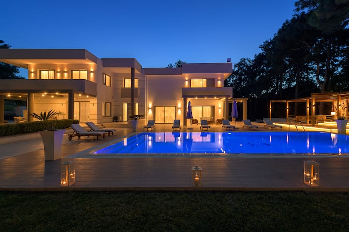 Bella Foresta Villa, 7 Bedroom Luxurious Villa
