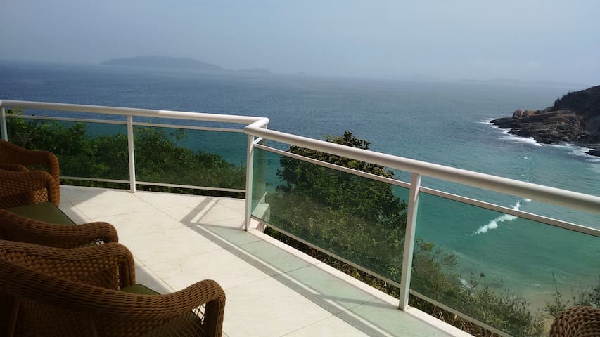 Entire home with 2 bedrooms in Armação Dos Búzios - Astonishing Green Buzios