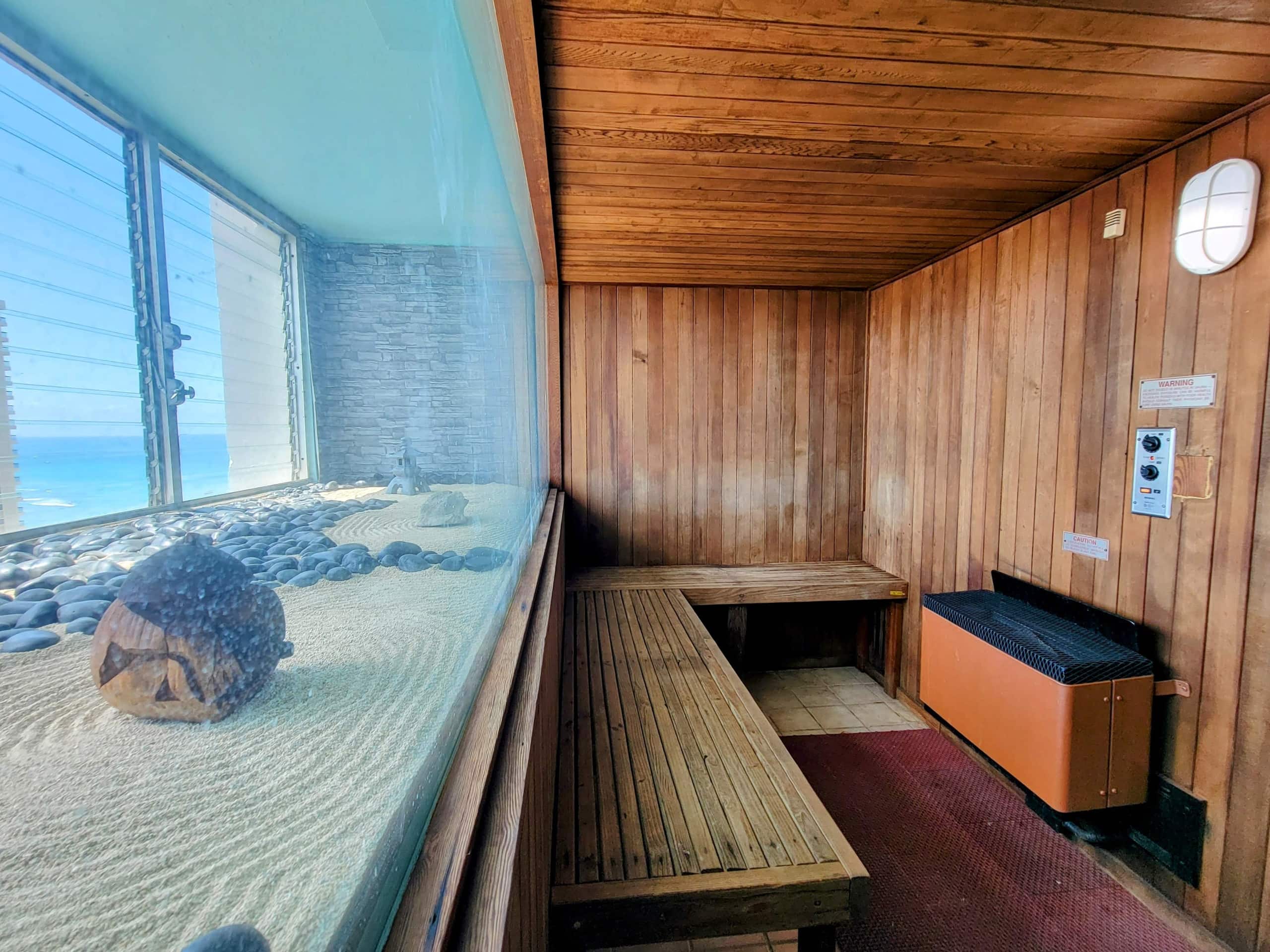 Condo in Honolulu · ★4.92 · Studio · 1 bed · 1 private bath - Image 6
