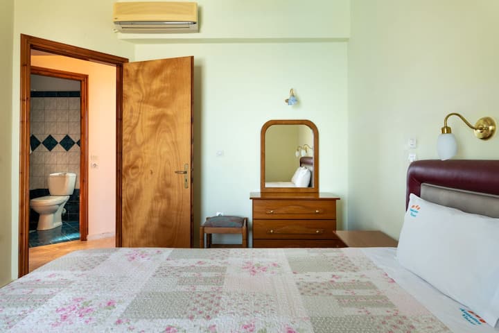 ДВОКРЕВЕТНА СОБА