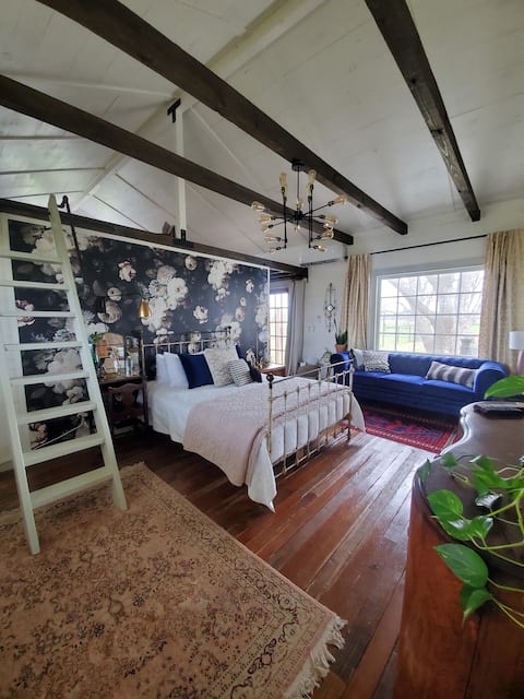 Mockingbird Fields- Nesting Suite