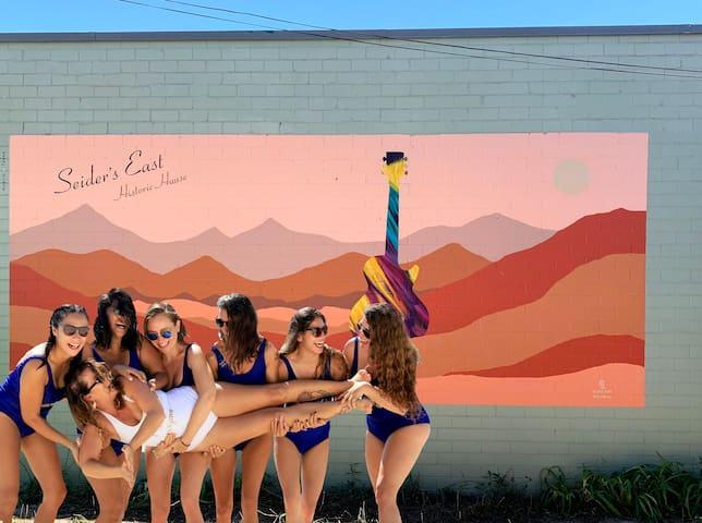 Downtown | Beautiful * Historic | 5 min to UT gallery image 2