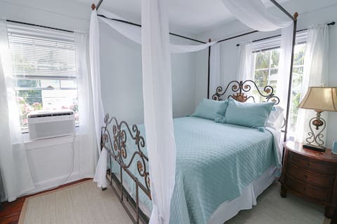 Flamingo Park Cottage #2 Near Downtown Beach Golf