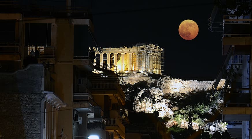 Cheerful Art-Filled Apartment with a Parthenon View