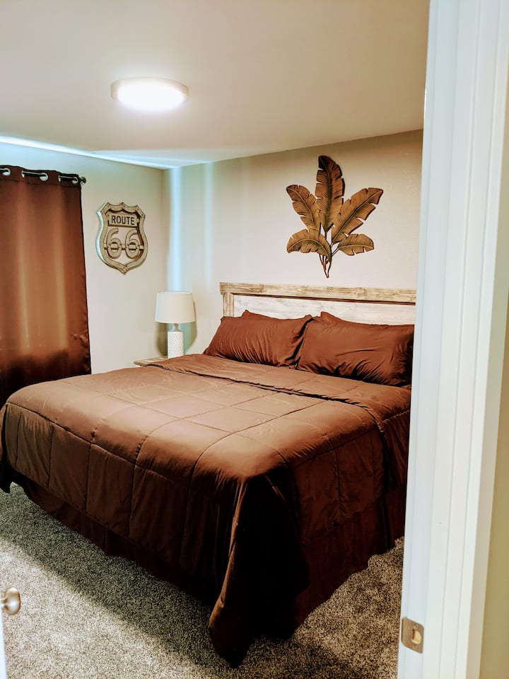 Спалня #1: родителска спалня с двойно легло, телевизор Roku, родителска баня и дрешник