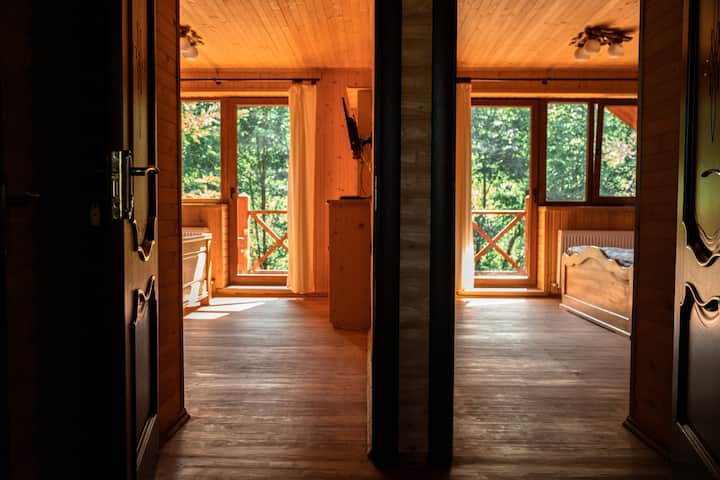 以下是走廊两间卧室的照片（从河流到棍子） ，这些房间非常相似，所以我只是拍摄了右侧那间卧室的详细照片）