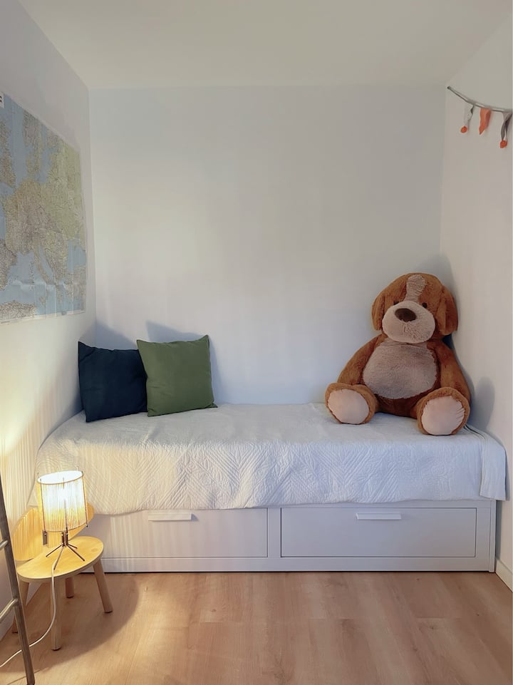 يمكن سحب سرير الأريكة وتسع شخصين